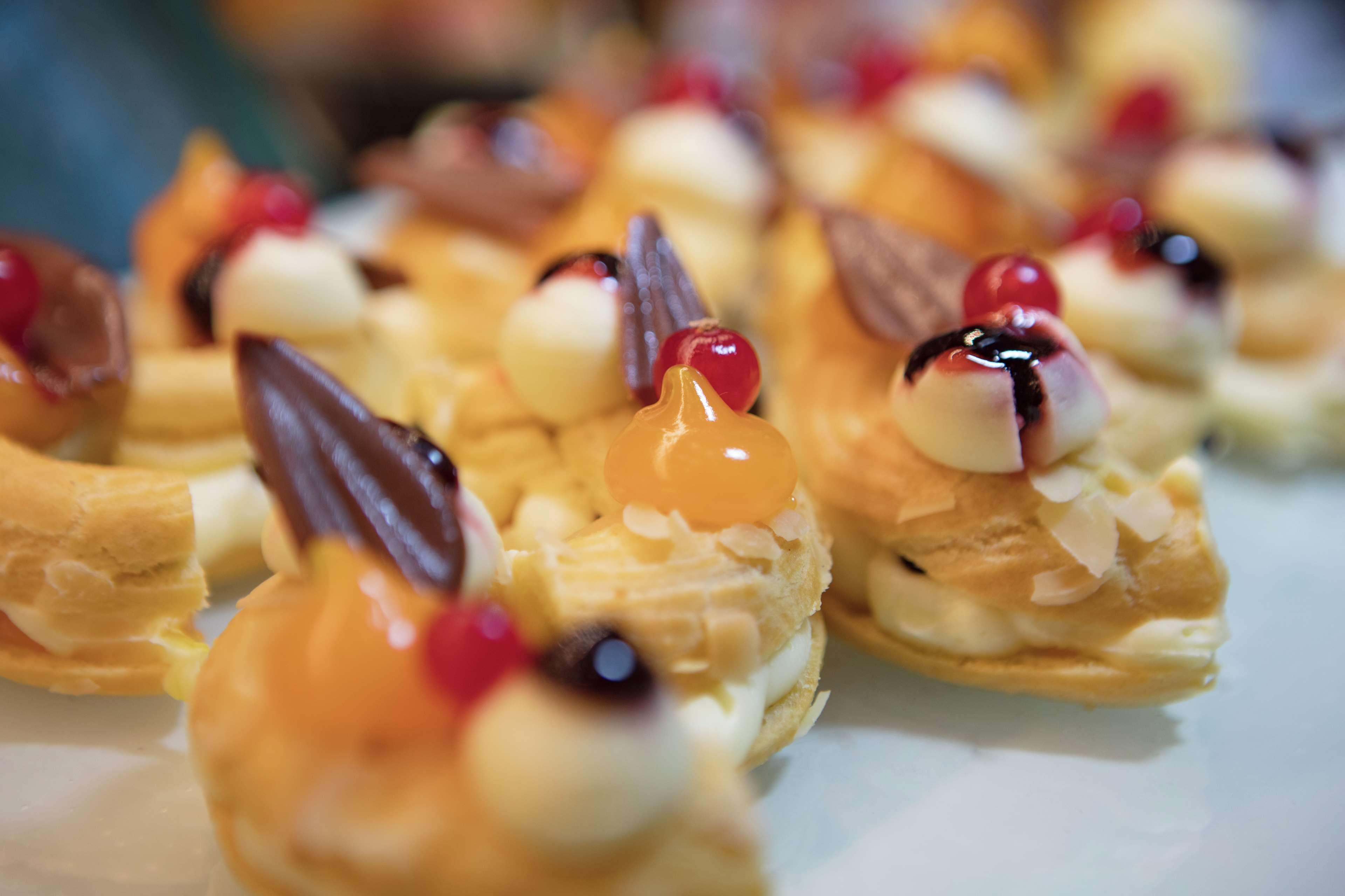 더블트리 바이 힐튼 안탈야 시티 센터 안탈리아 외부 사진 Pasticcini