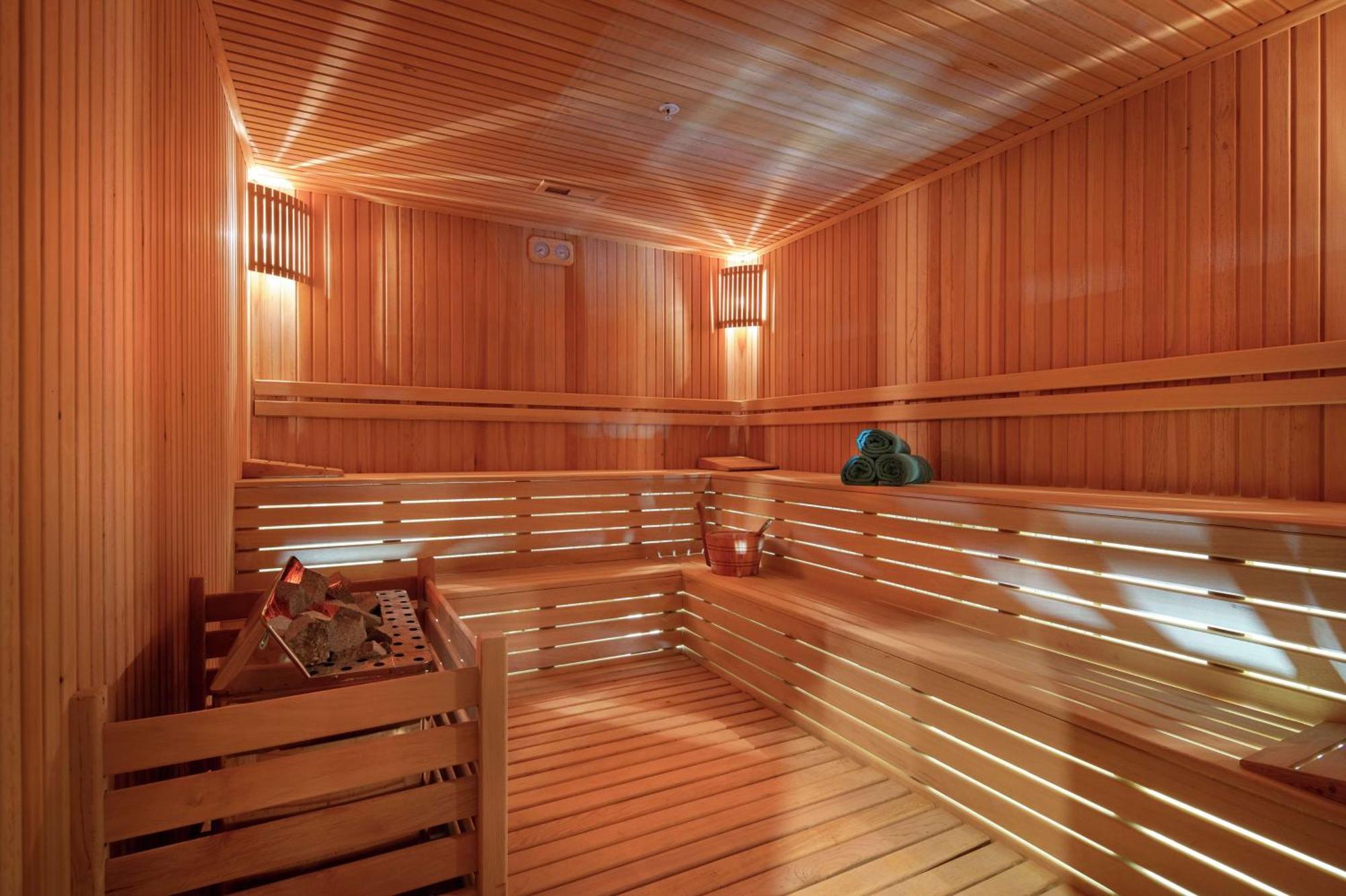 더블트리 바이 힐튼 안탈야 시티 센터 안탈리아 외부 사진 A modern Finnish sauna