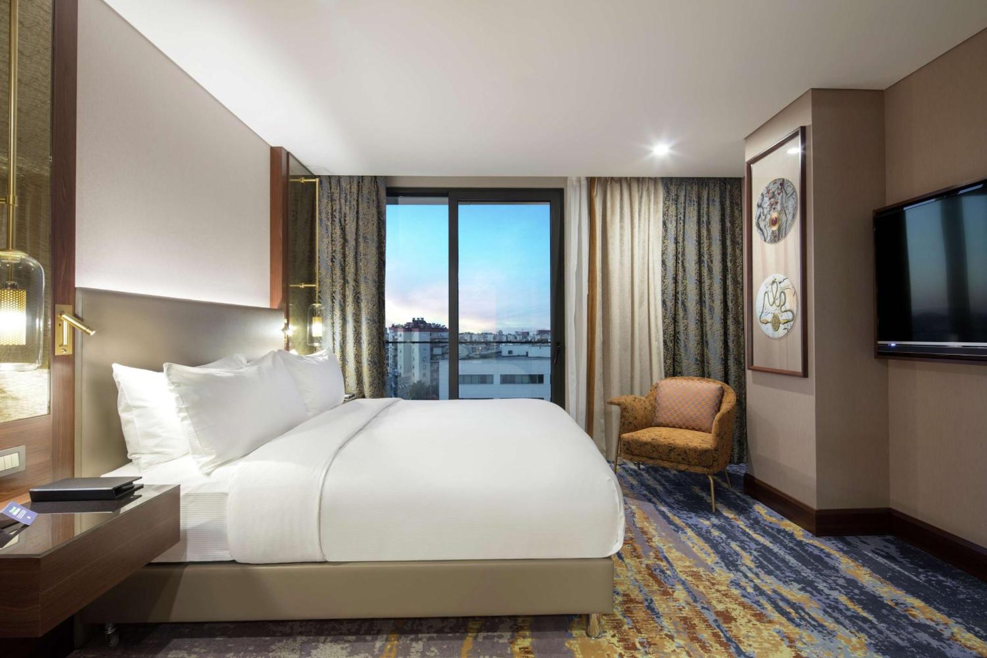 더블트리 바이 힐튼 안탈야 시티 센터 안탈리아 외부 사진 A guest room at the hotel