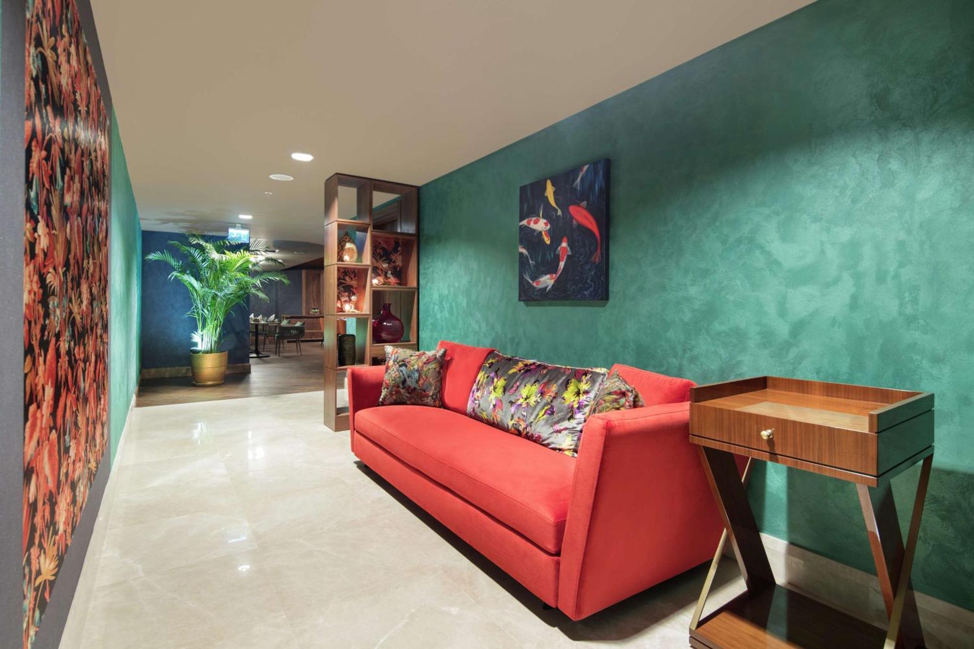 더블트리 바이 힐튼 안탈야 시티 센터 안탈리아 외부 사진 Interior of the hotel