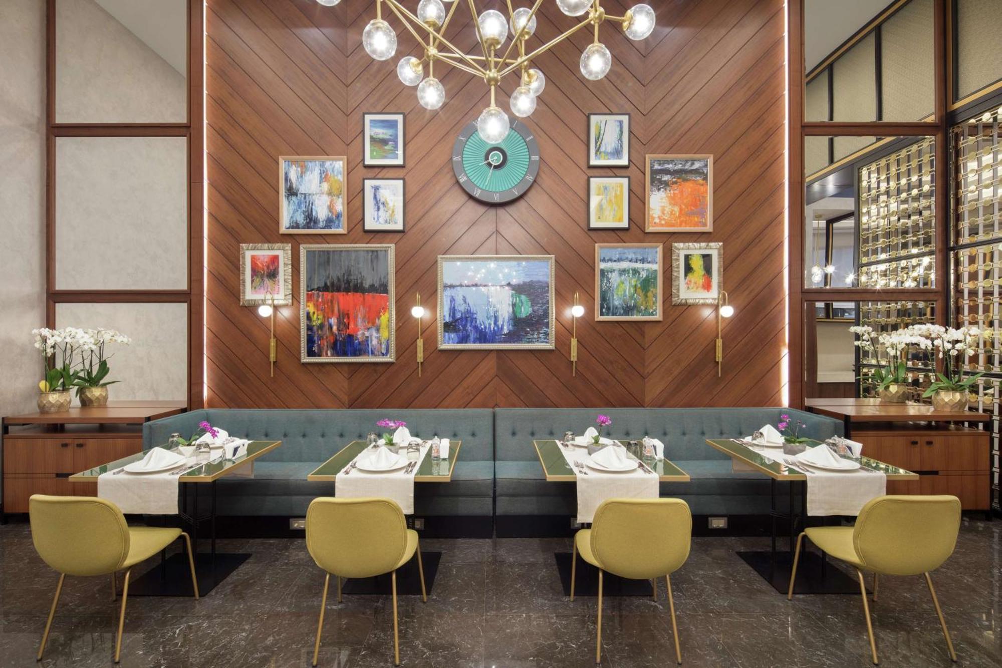 더블트리 바이 힐튼 안탈야 시티 센터 안탈리아 외부 사진 The interior of the restaurant